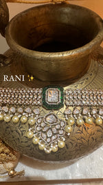 Load image into Gallery viewer, Polki look set with earrings
