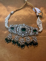 Load image into Gallery viewer, Emerald Choker set with Earrings
