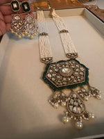 Load image into Gallery viewer, Long emerald and pearl rani haar set

