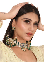 Load image into Gallery viewer, Emerald green and pearls choker
